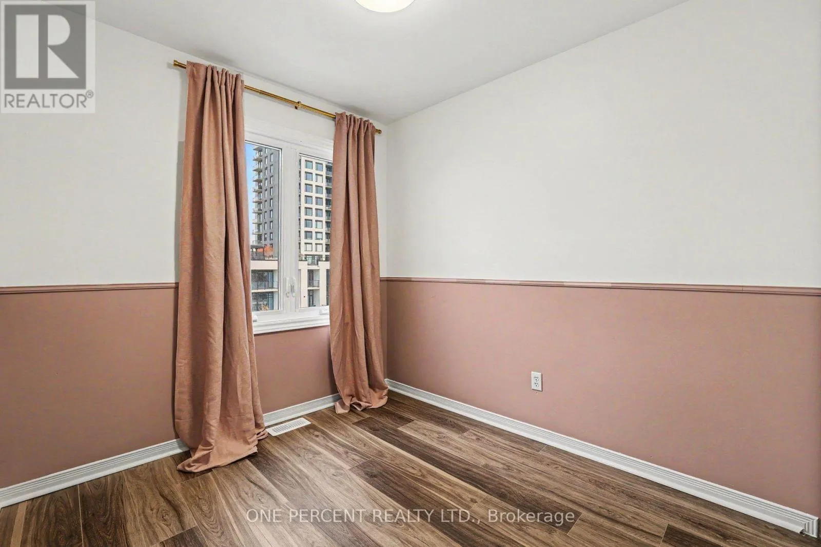 73 THORNBURY CRESCENT