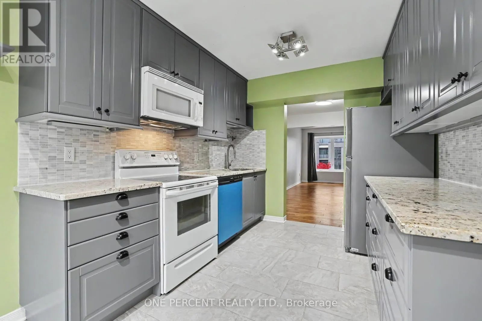 73 THORNBURY CRESCENT