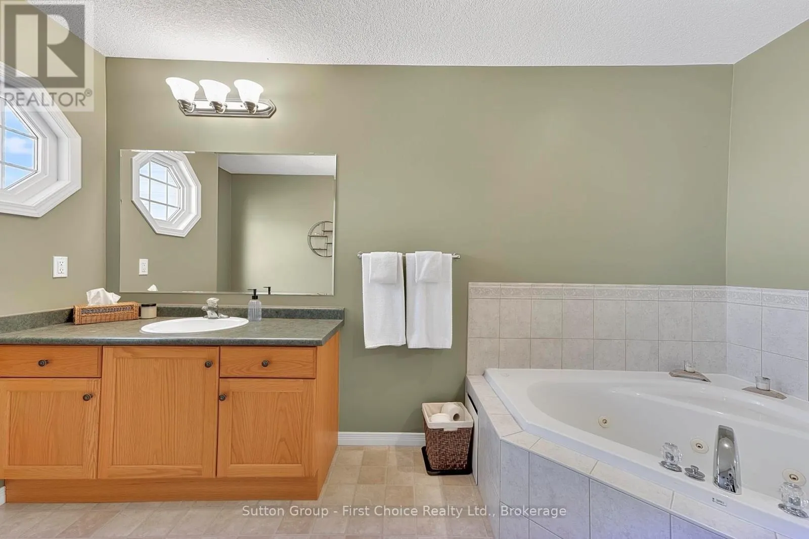670 REID CRESCENT