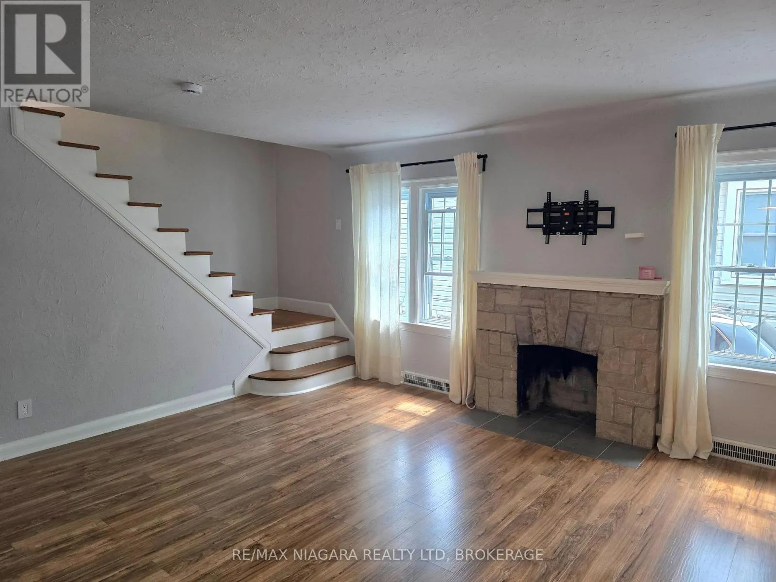 5944 DORCHESTER ROAD