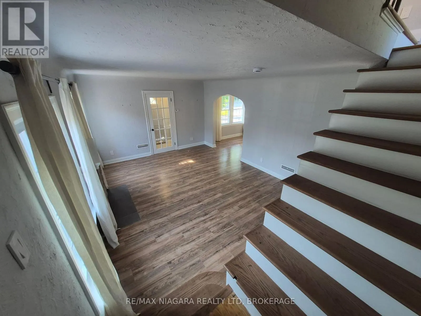 5944 DORCHESTER ROAD