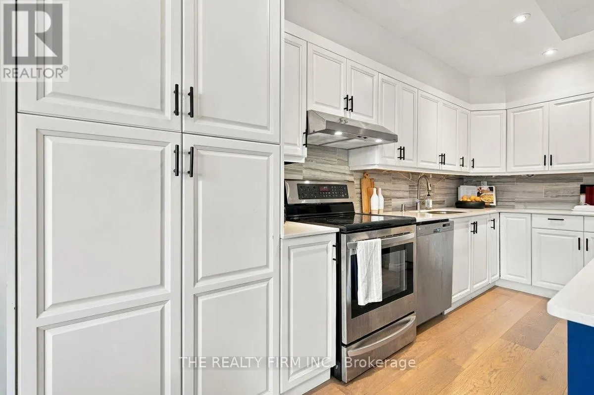 998 QUEENSBOROUGH COURT