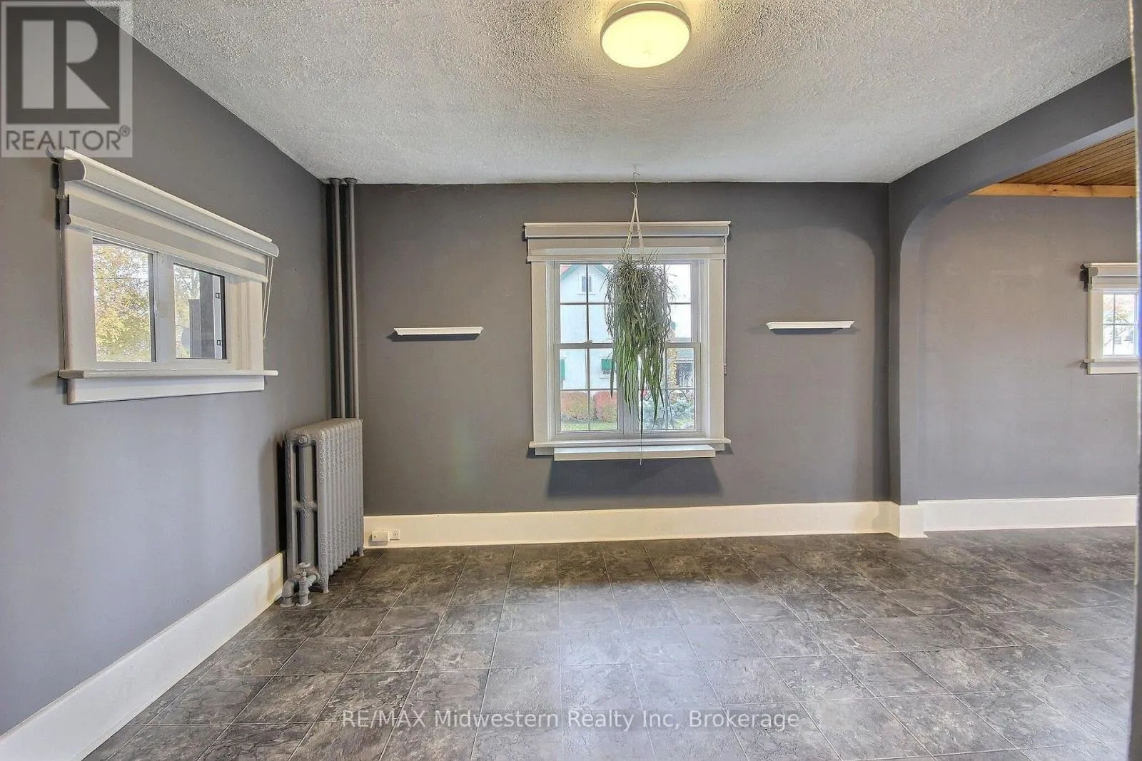 506 MAIN STREET E