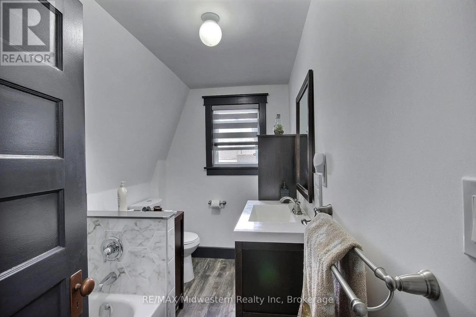 506 MAIN STREET E