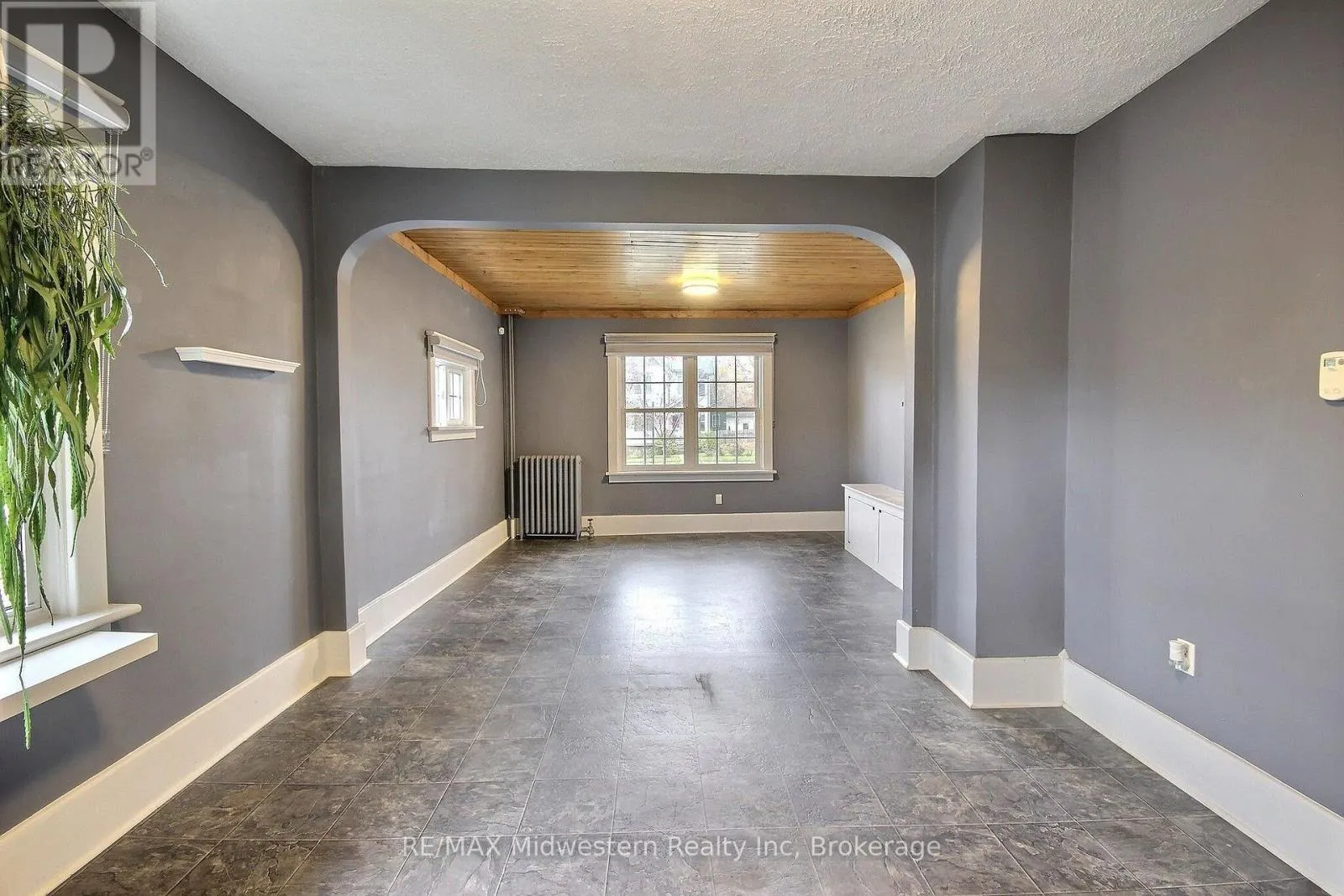 506 MAIN STREET E