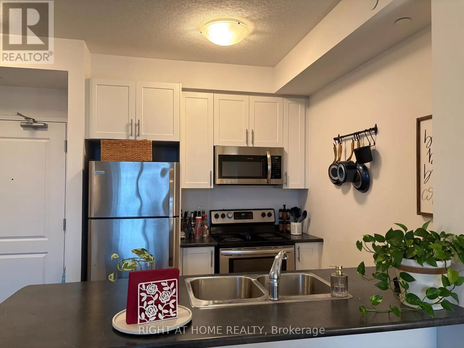 204 - 101 SHOREVIEW PLACE