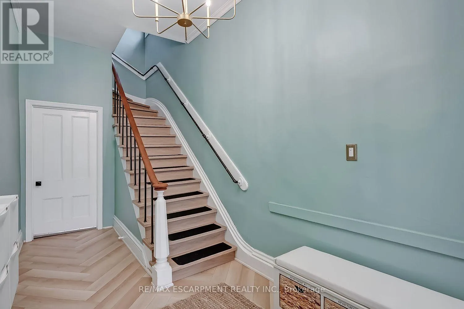 2 - 87 COLBOURNE STREET