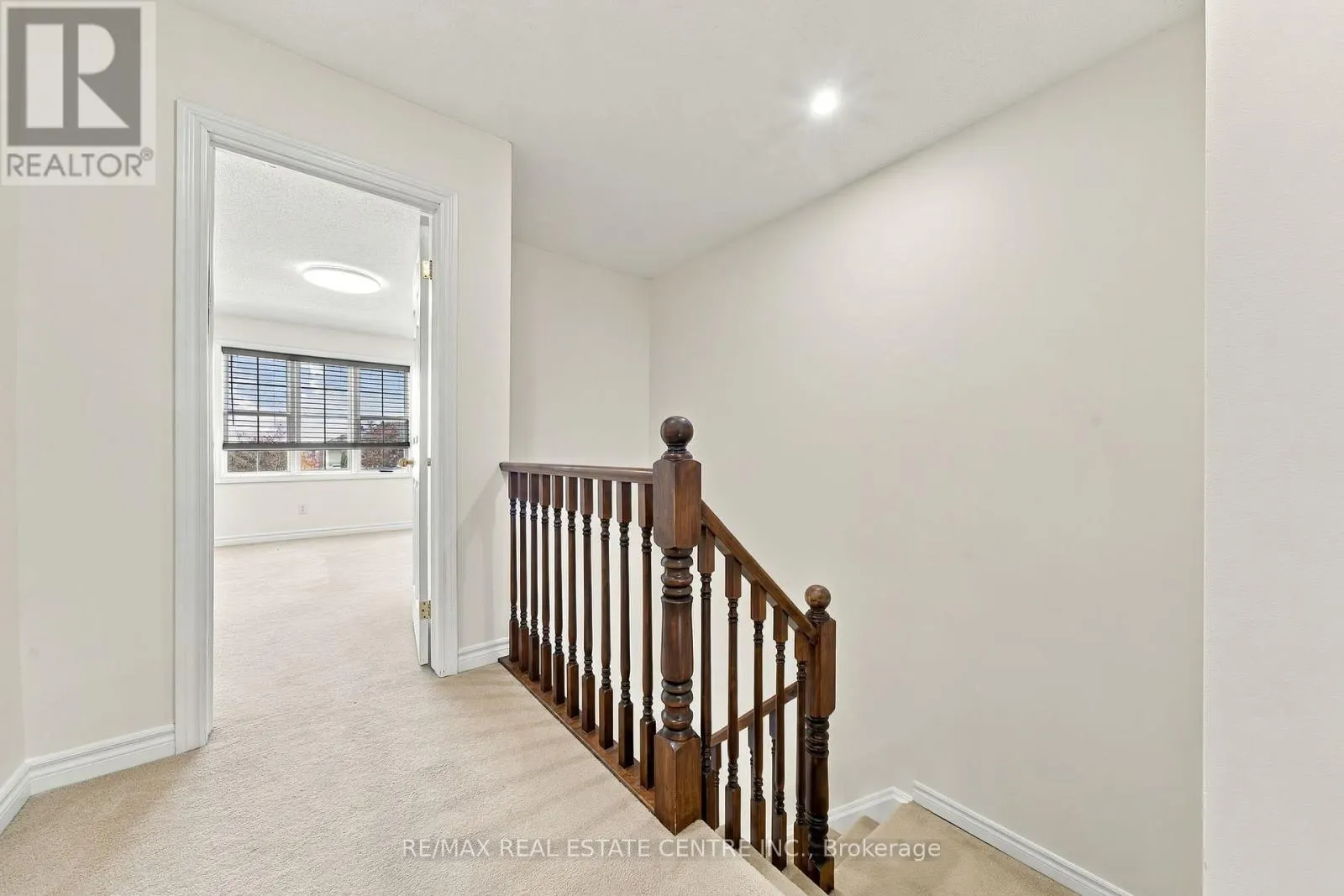 35 THAMES WAY