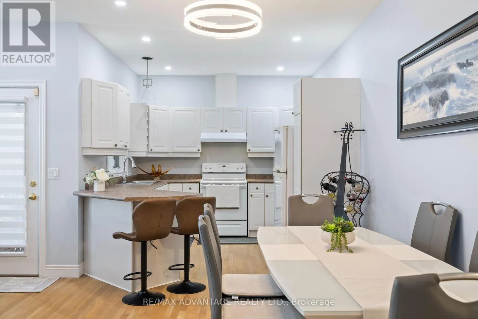 5 - 1574 RICHMOND STREET #5