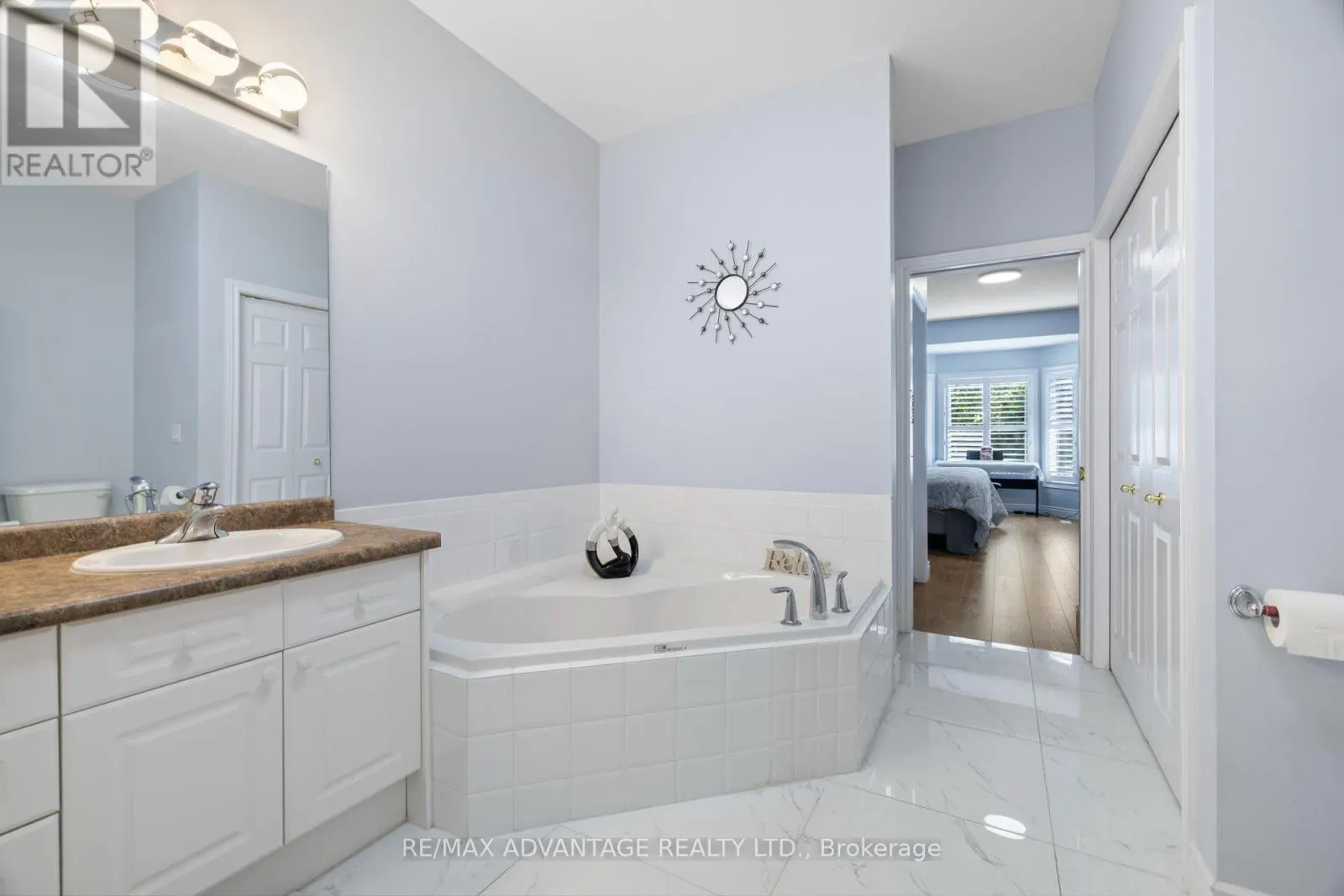 5 - 1574 RICHMOND STREET #5