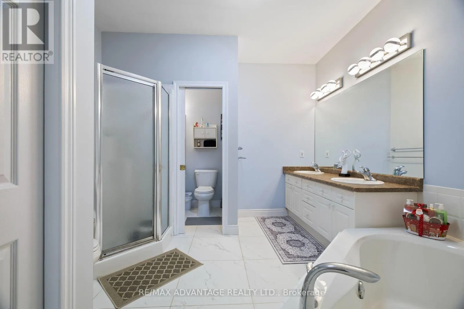 5 - 1574 RICHMOND STREET #5