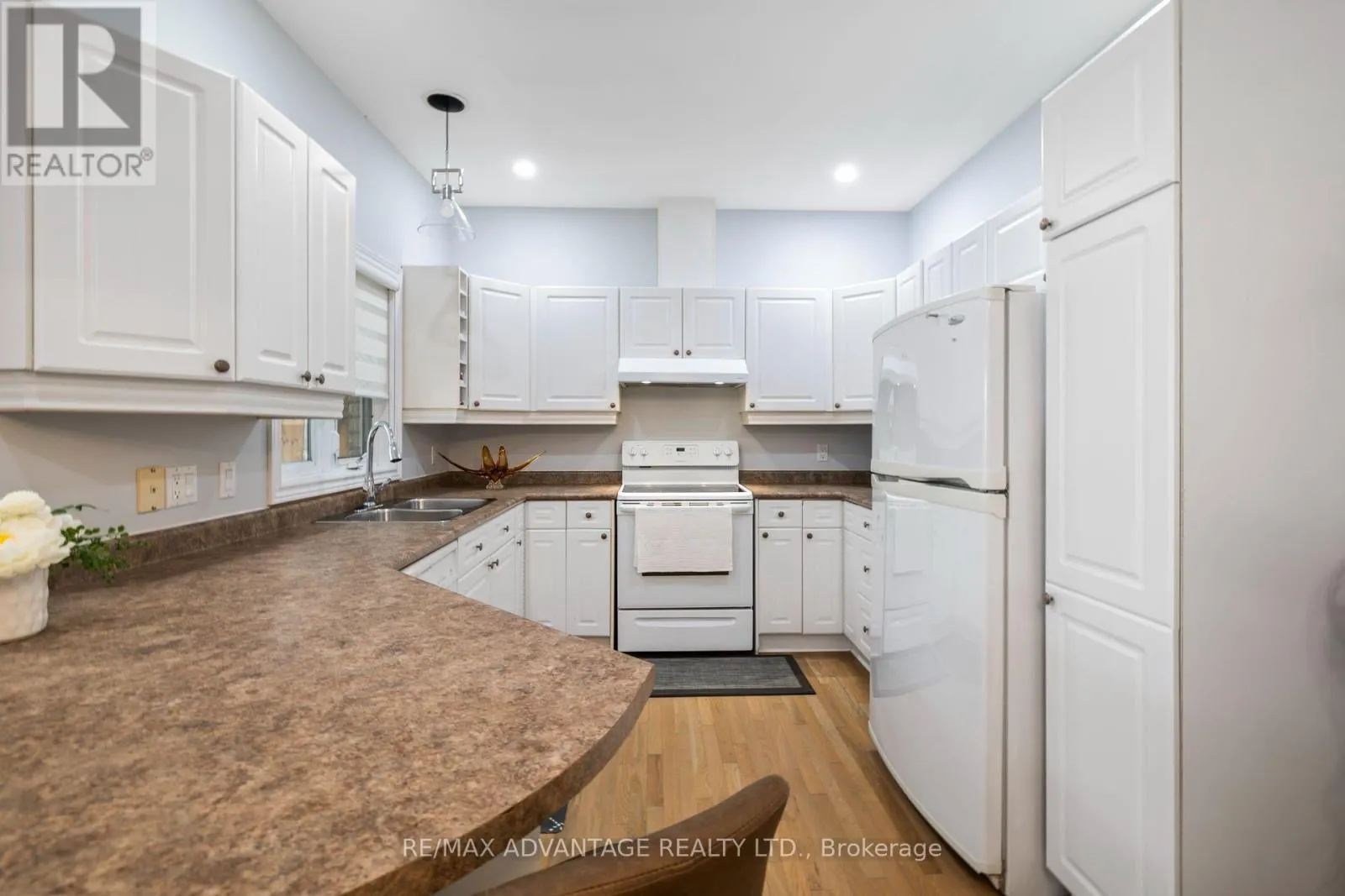 5 - 1574 RICHMOND STREET #5