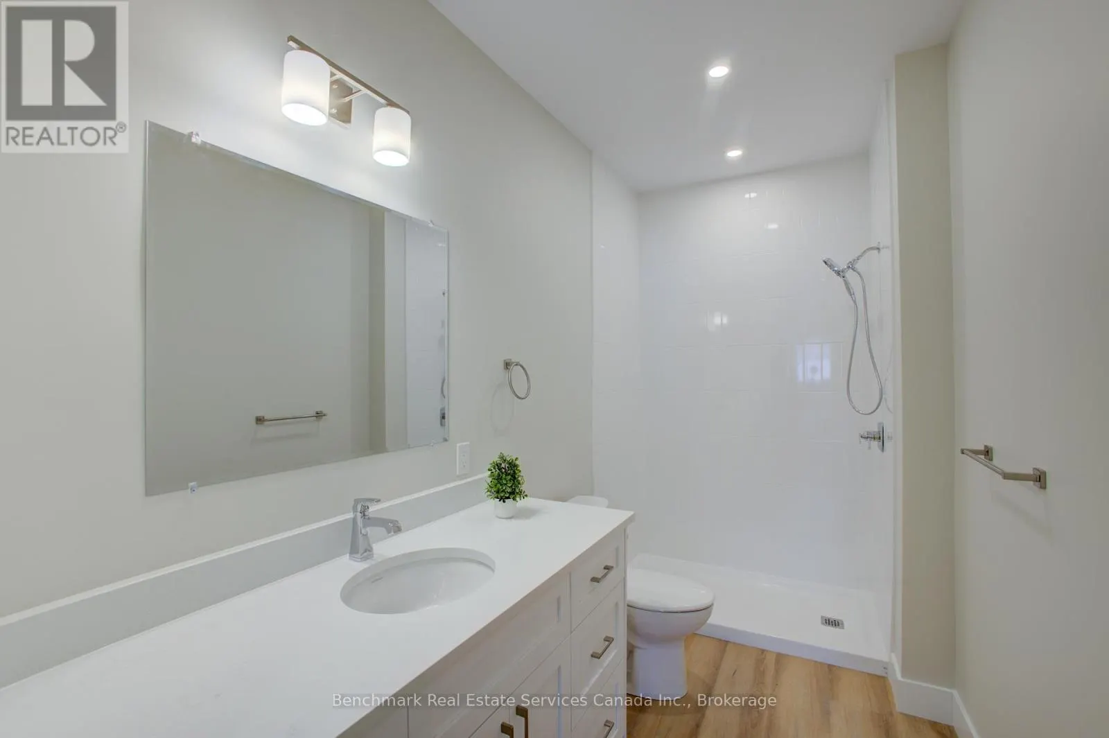 54 - 1182 QUEEN STREET #54
