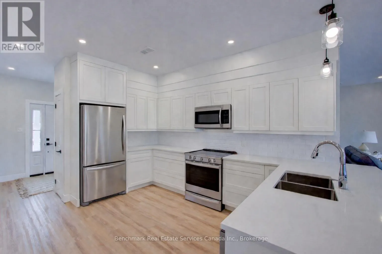 54 - 1182 QUEEN STREET #54