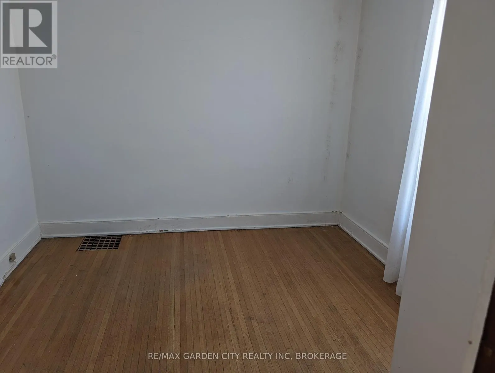 28 LAKE STREET