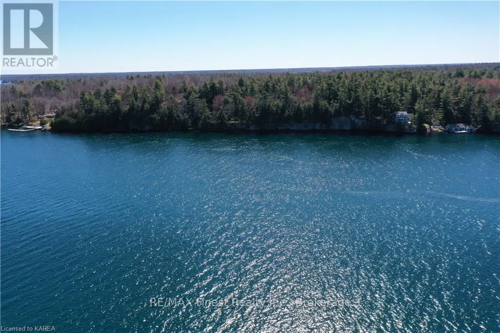 A CLUB ISLAND