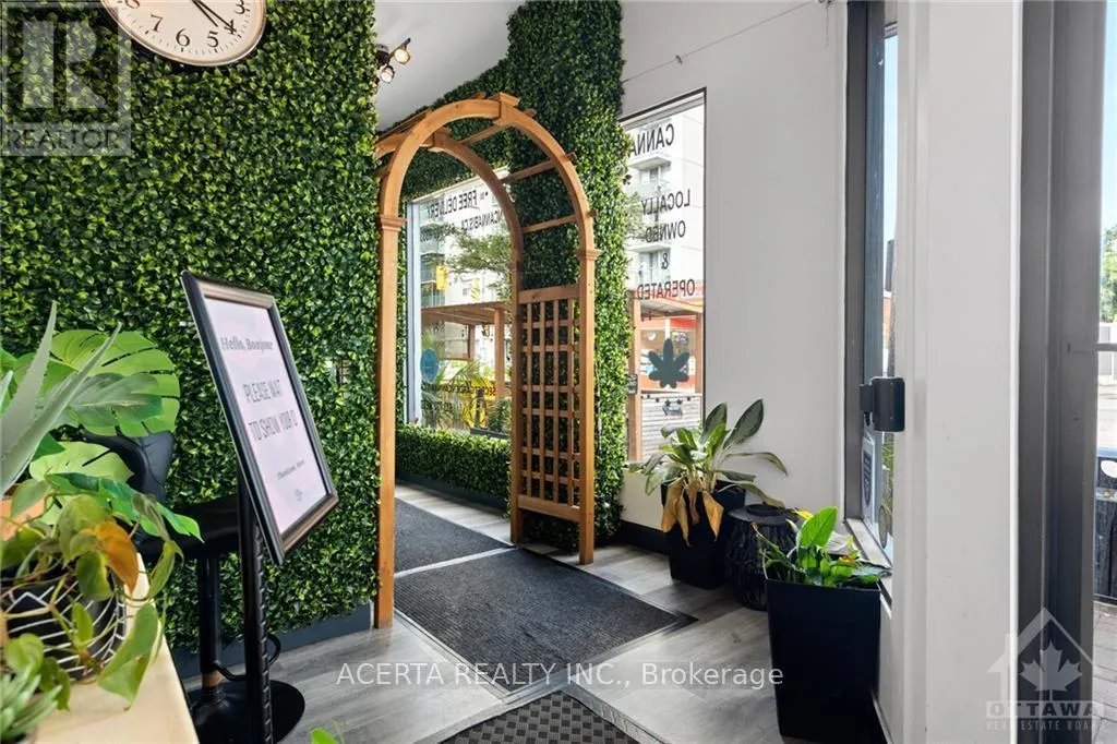 1008 WELLINGTON STREET W