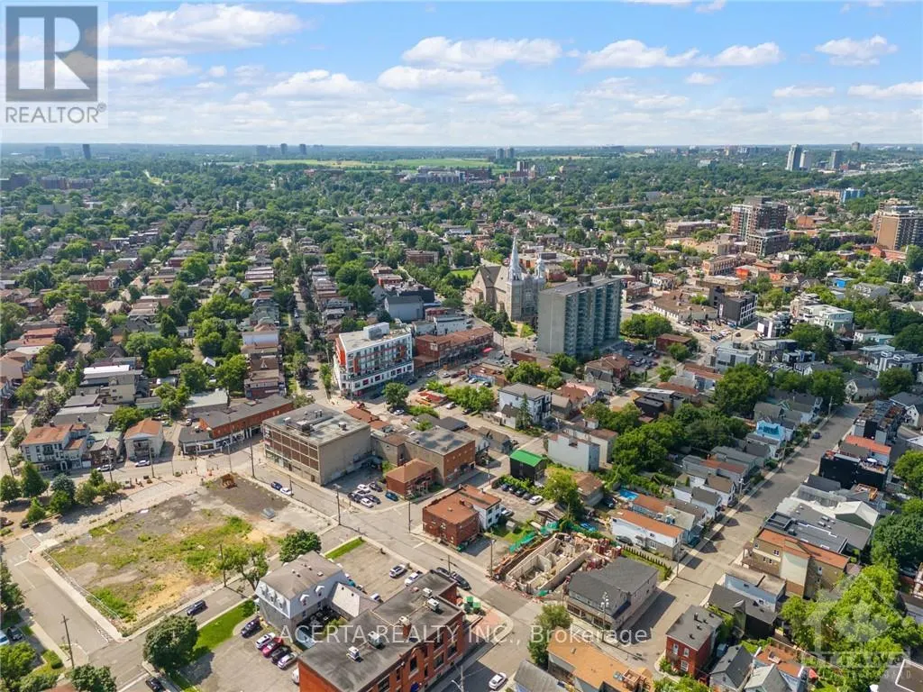 1008 WELLINGTON STREET W
