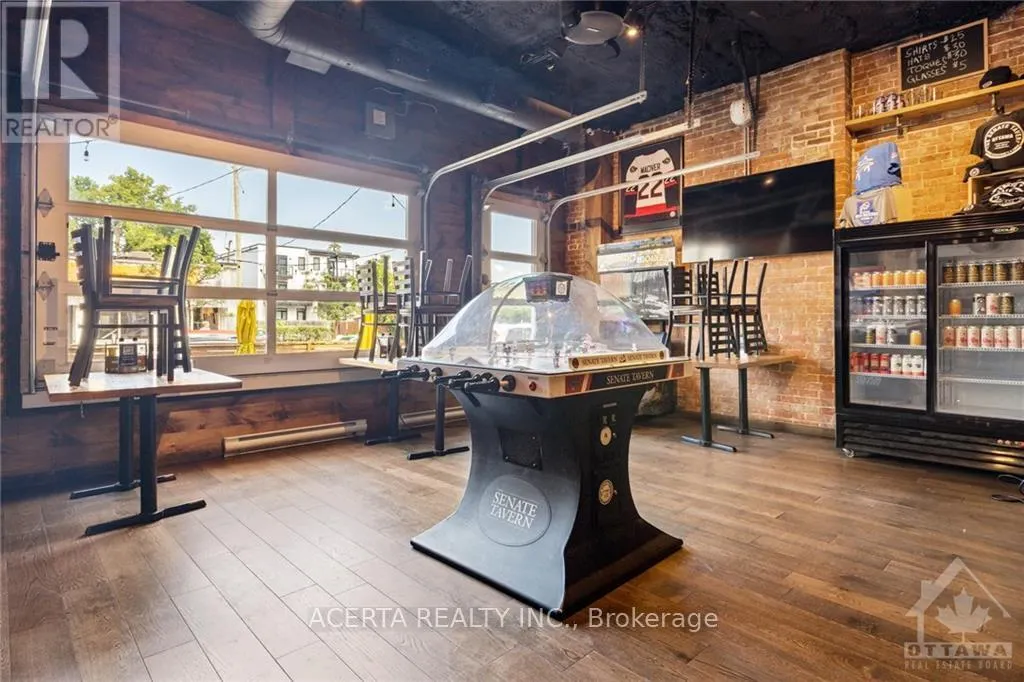 1008 WELLINGTON STREET W