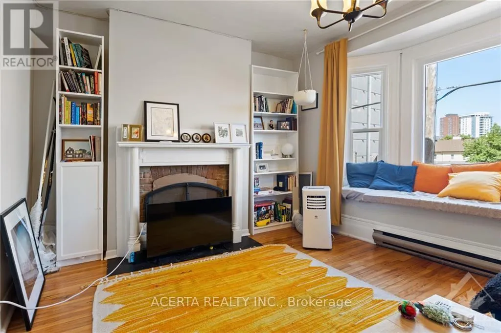 1008 WELLINGTON STREET W