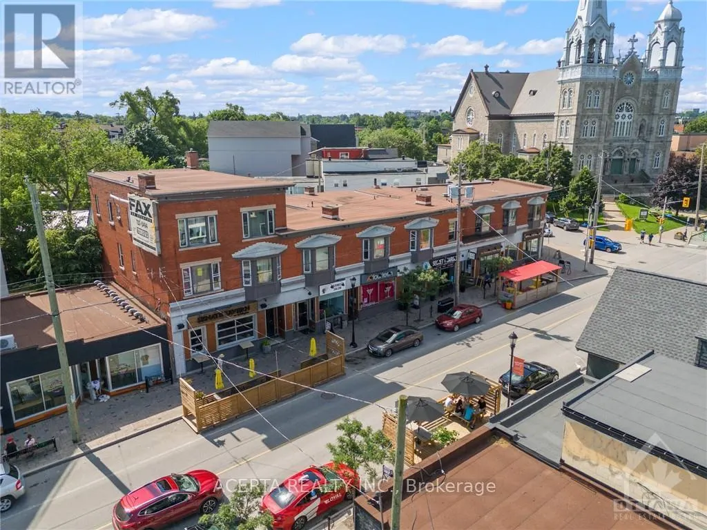 1008 WELLINGTON STREET W