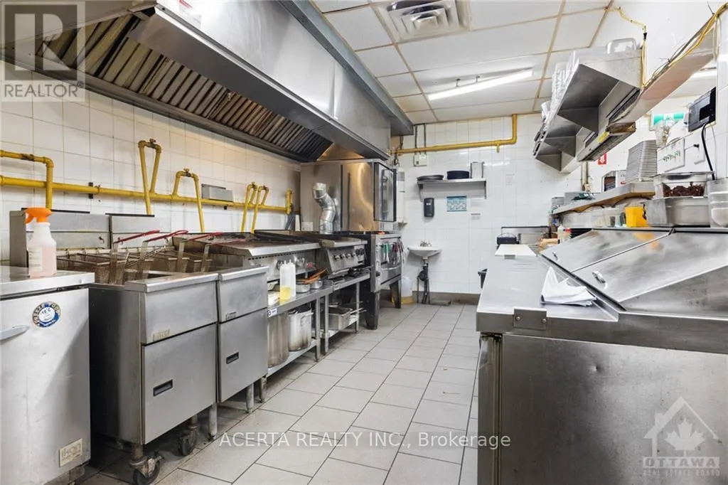 1008 WELLINGTON STREET W