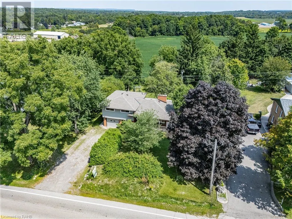 1352 CENTRE Road
