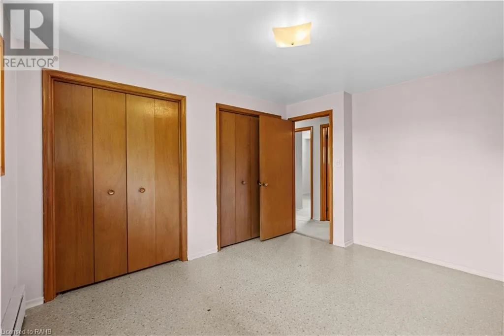 1352 CENTRE Road