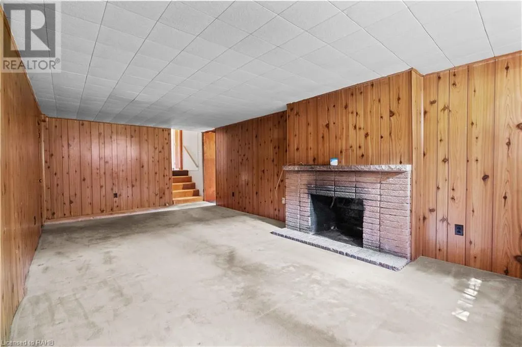 1352 CENTRE Road