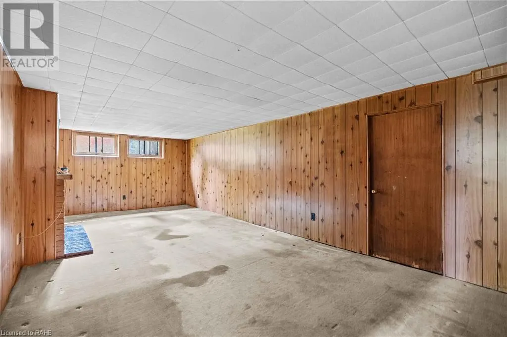 1352 CENTRE Road
