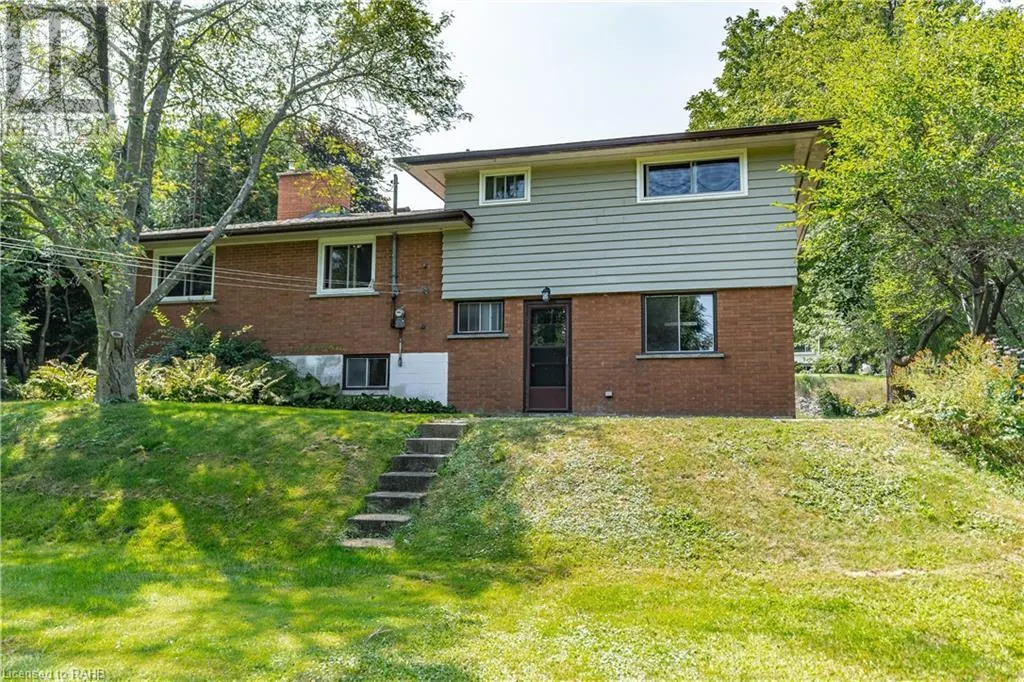 1352 CENTRE Road