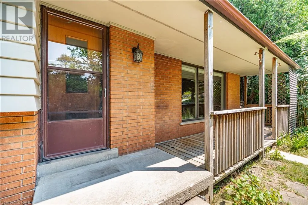 1352 CENTRE Road