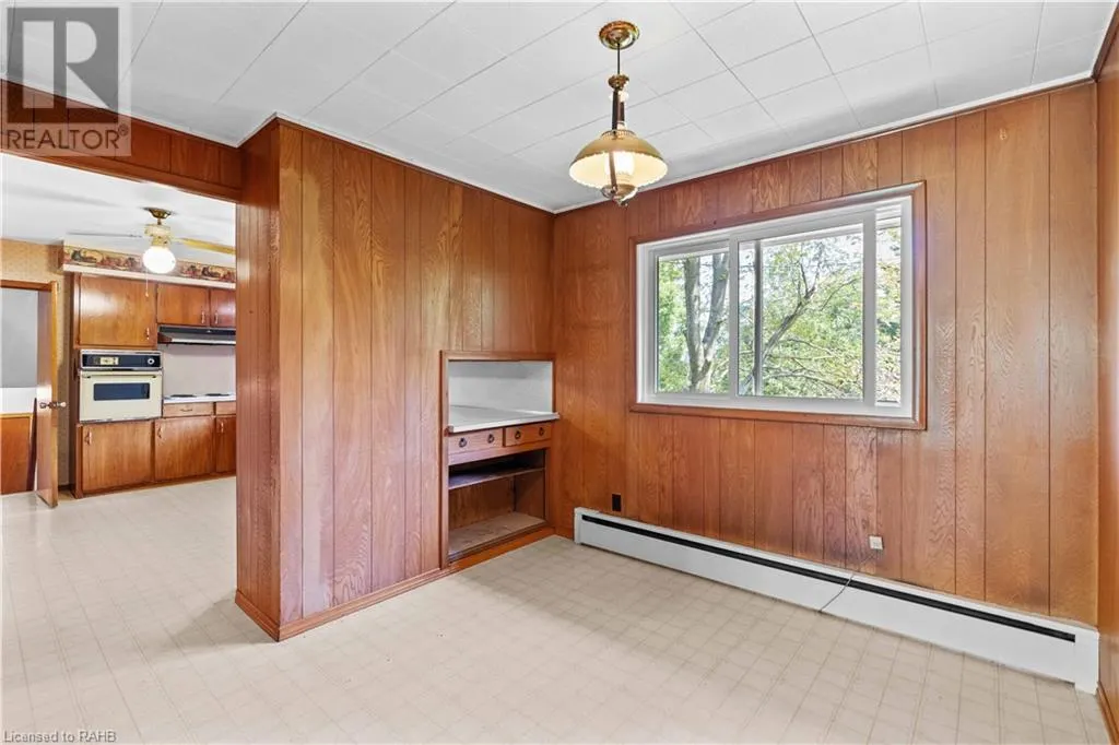 1352 CENTRE Road