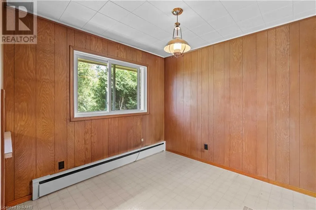 1352 CENTRE Road