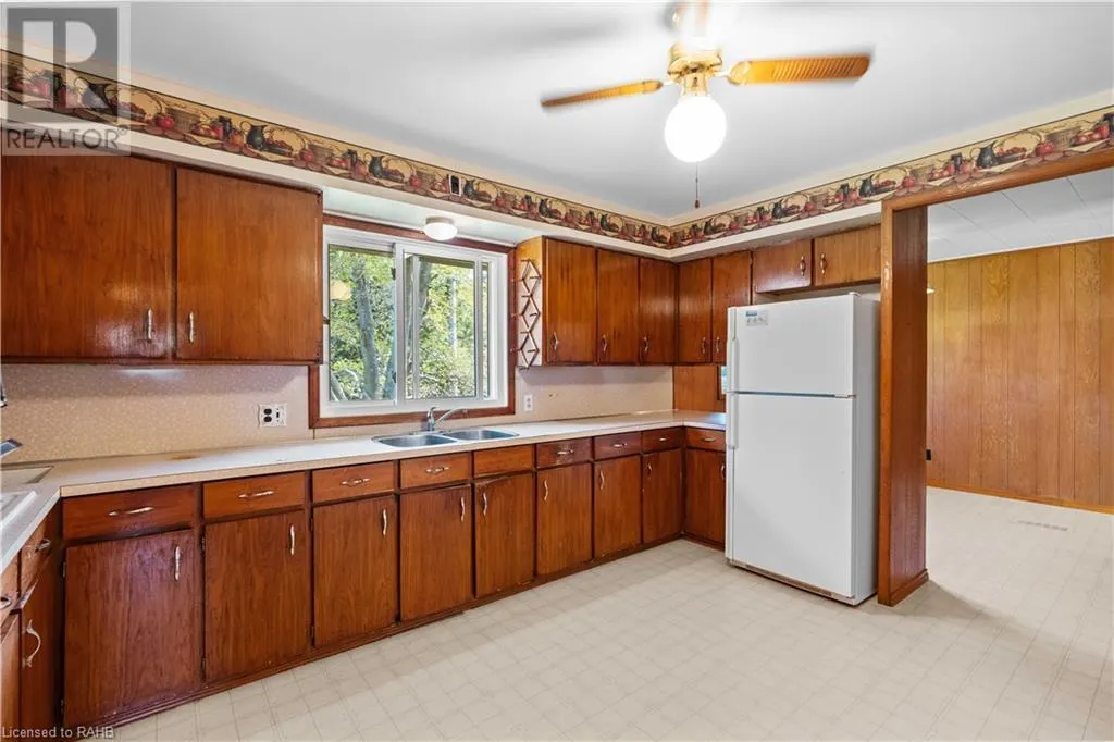 1352 CENTRE Road