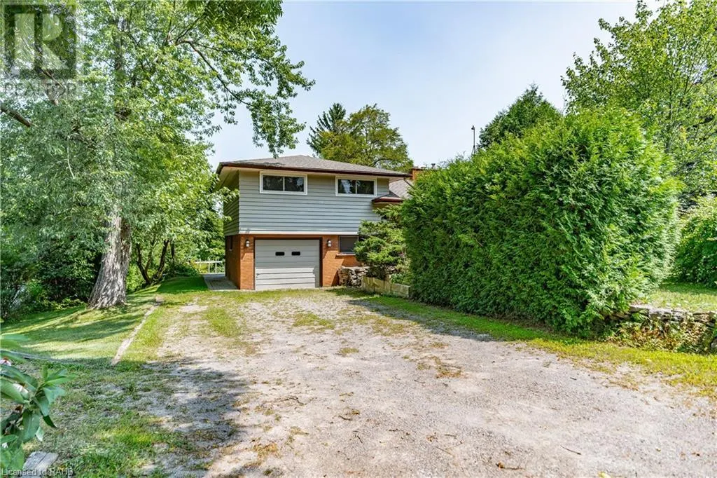 1352 CENTRE Road