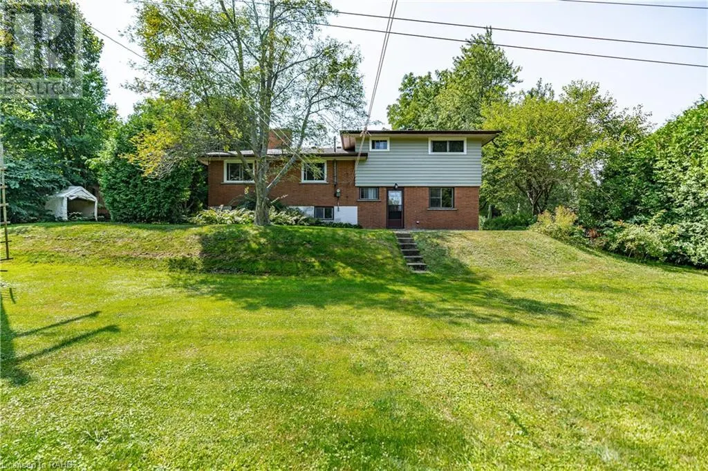 1352 CENTRE Road