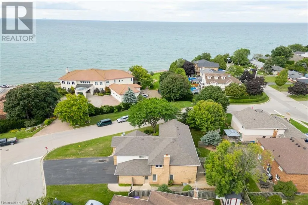 3 SHORELINE Crescent