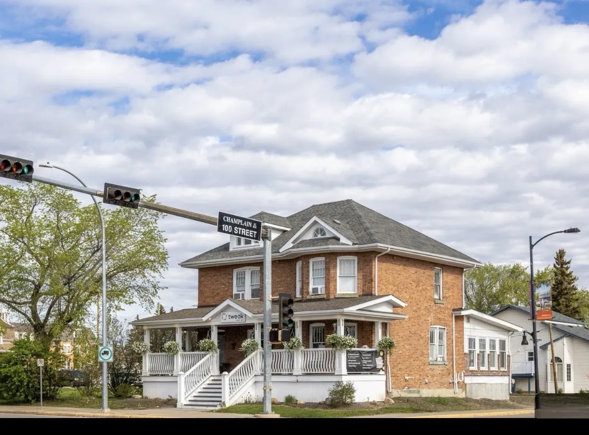 100 Avenue