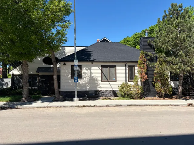 108 St NW