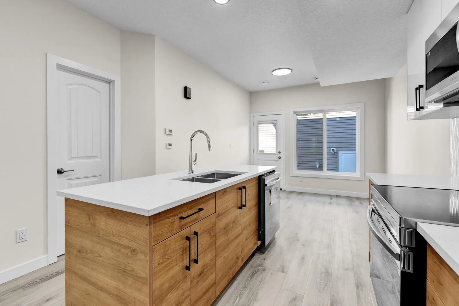 90 St NW