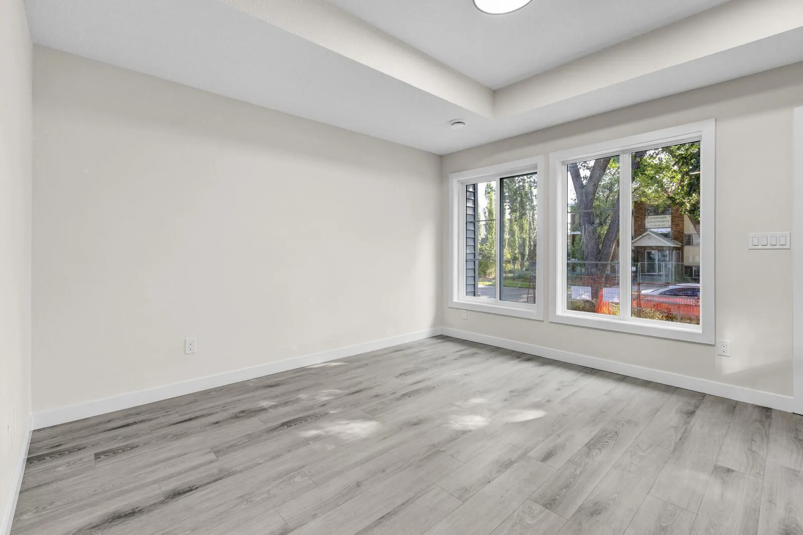 90 St NW