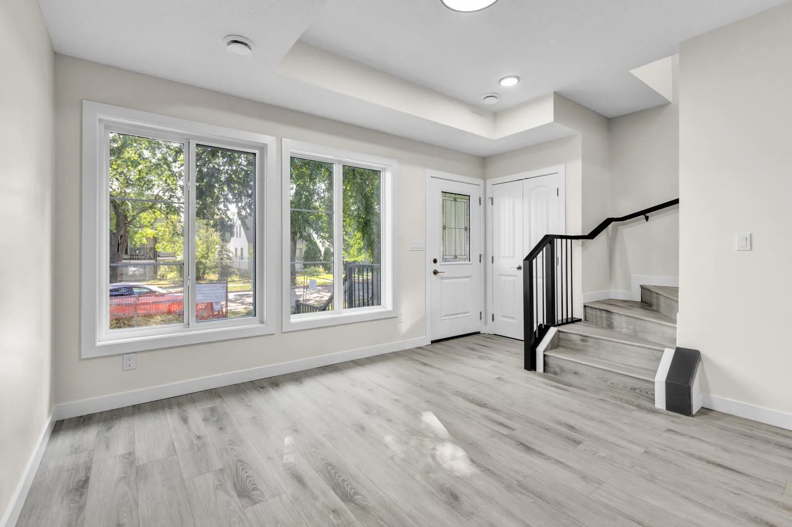 90 St NW