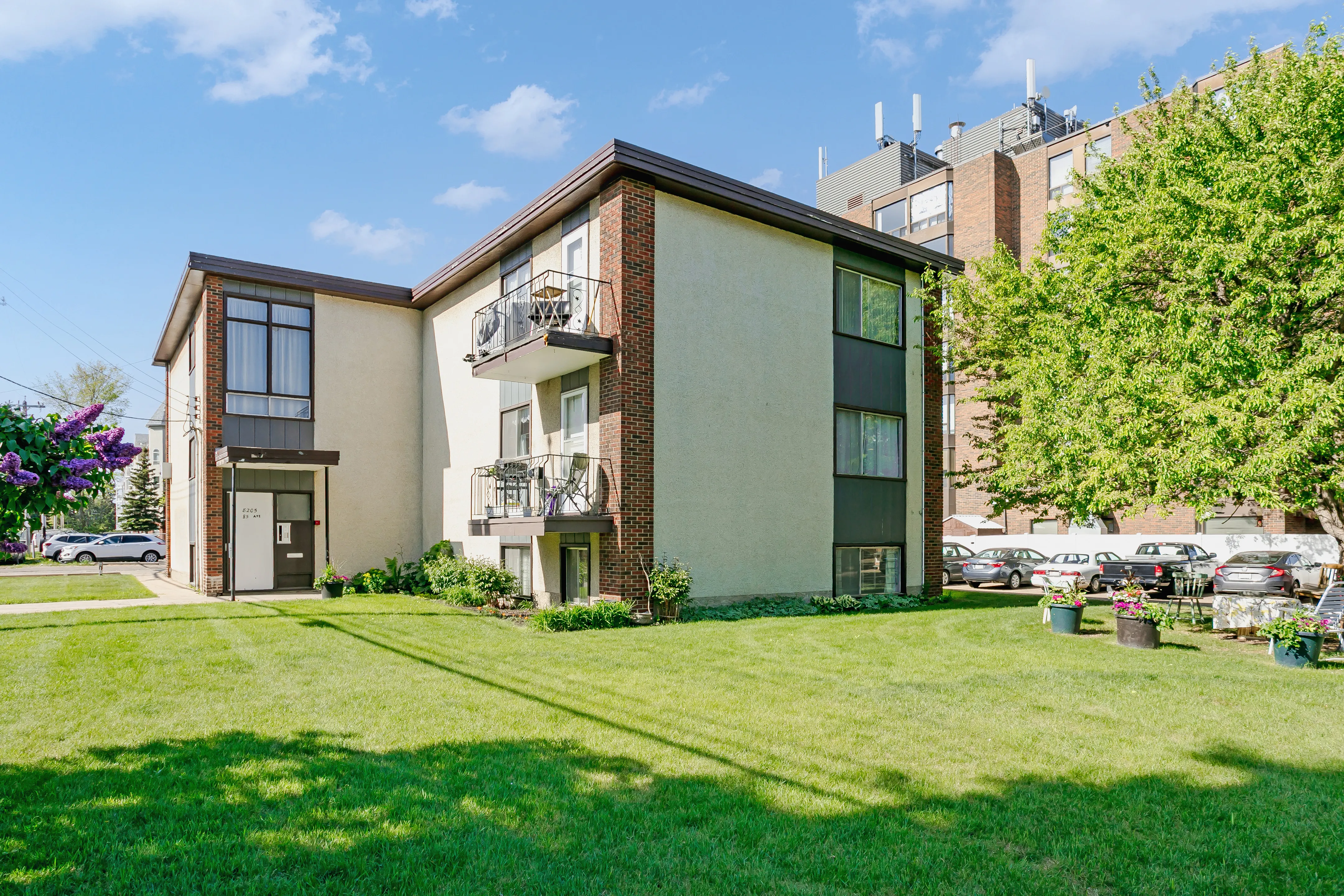 85 Ave NW