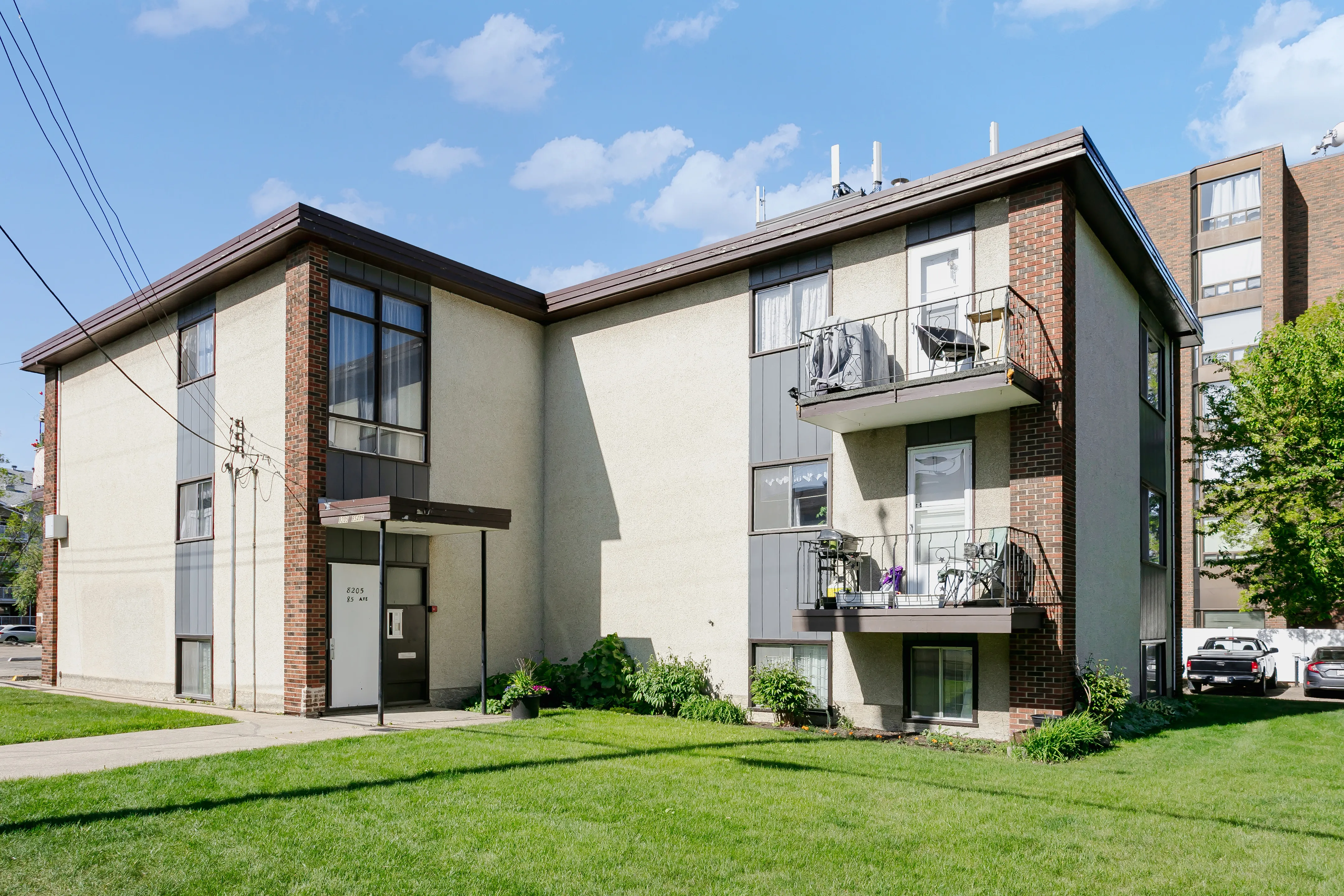 85 Ave NW