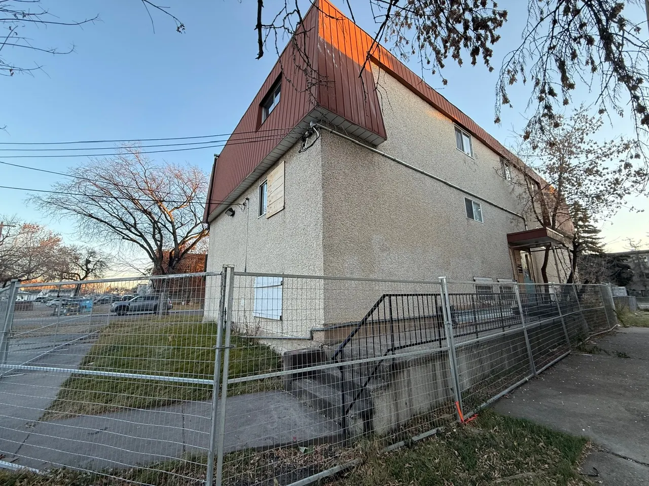 121 Avenue