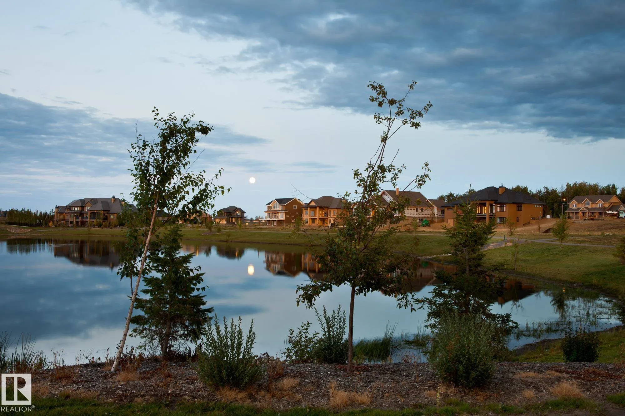 1077 GENESIS LAKE Boulevard