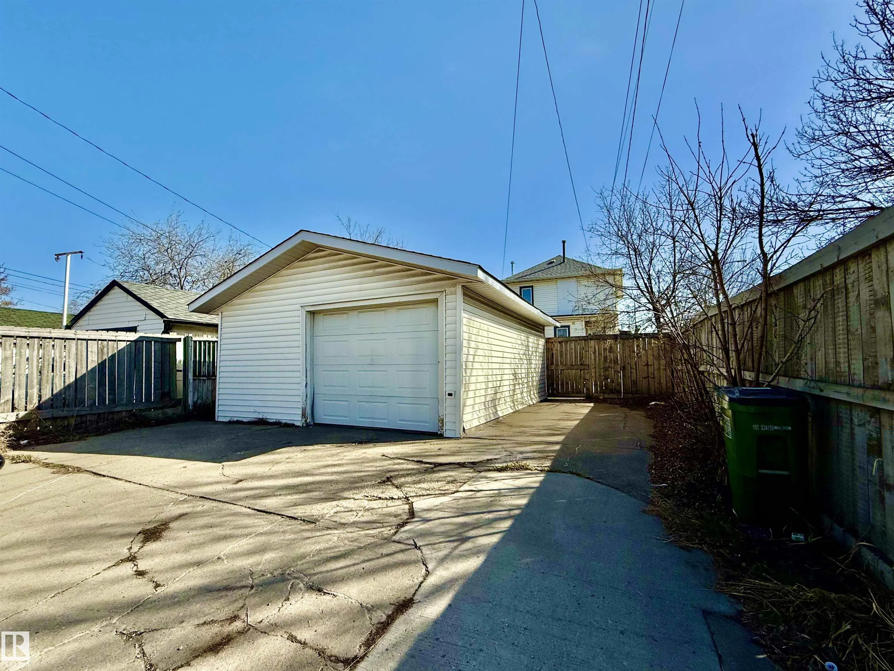 9862 76 Avenue