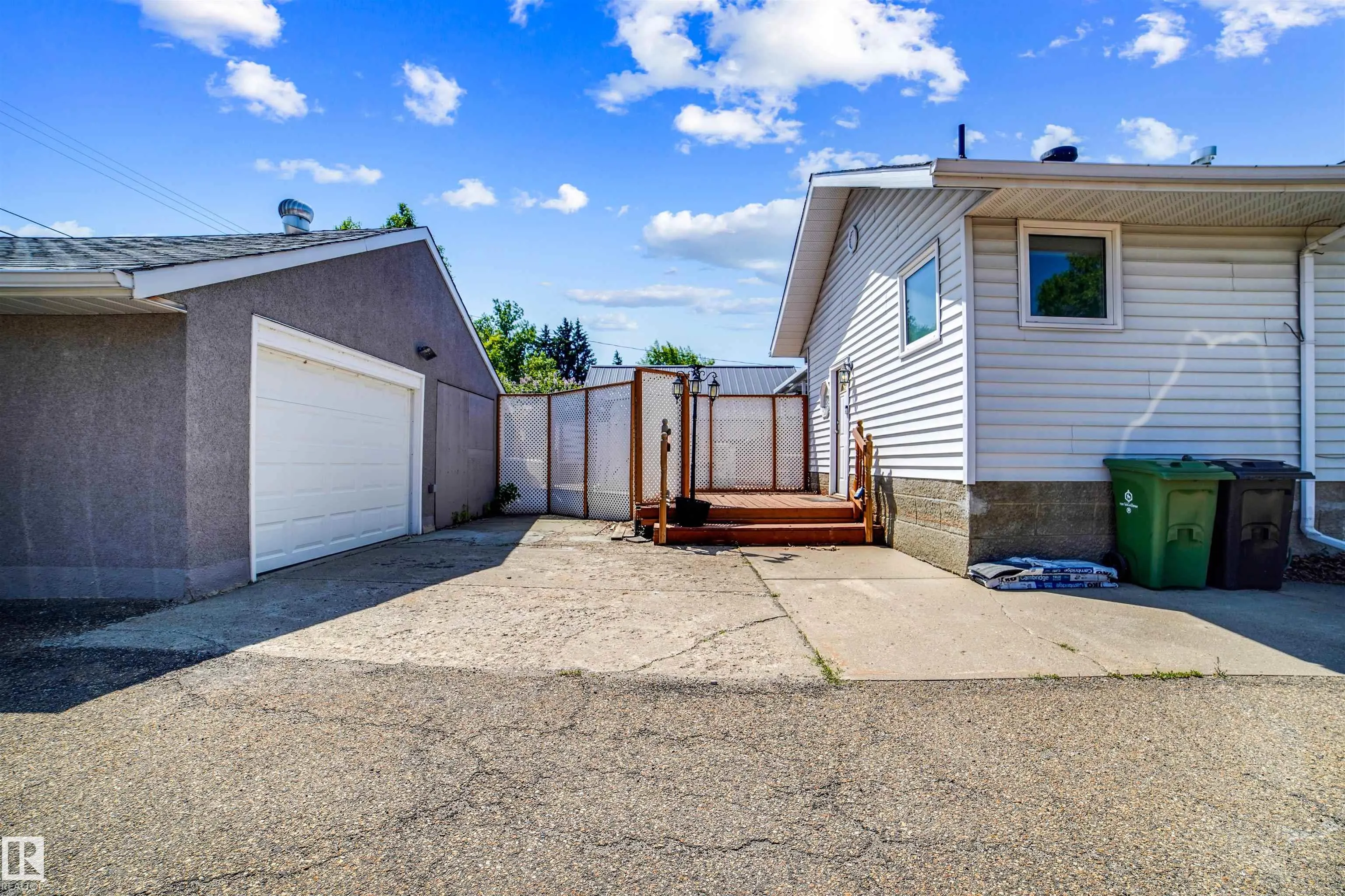19 LOWE Avenue