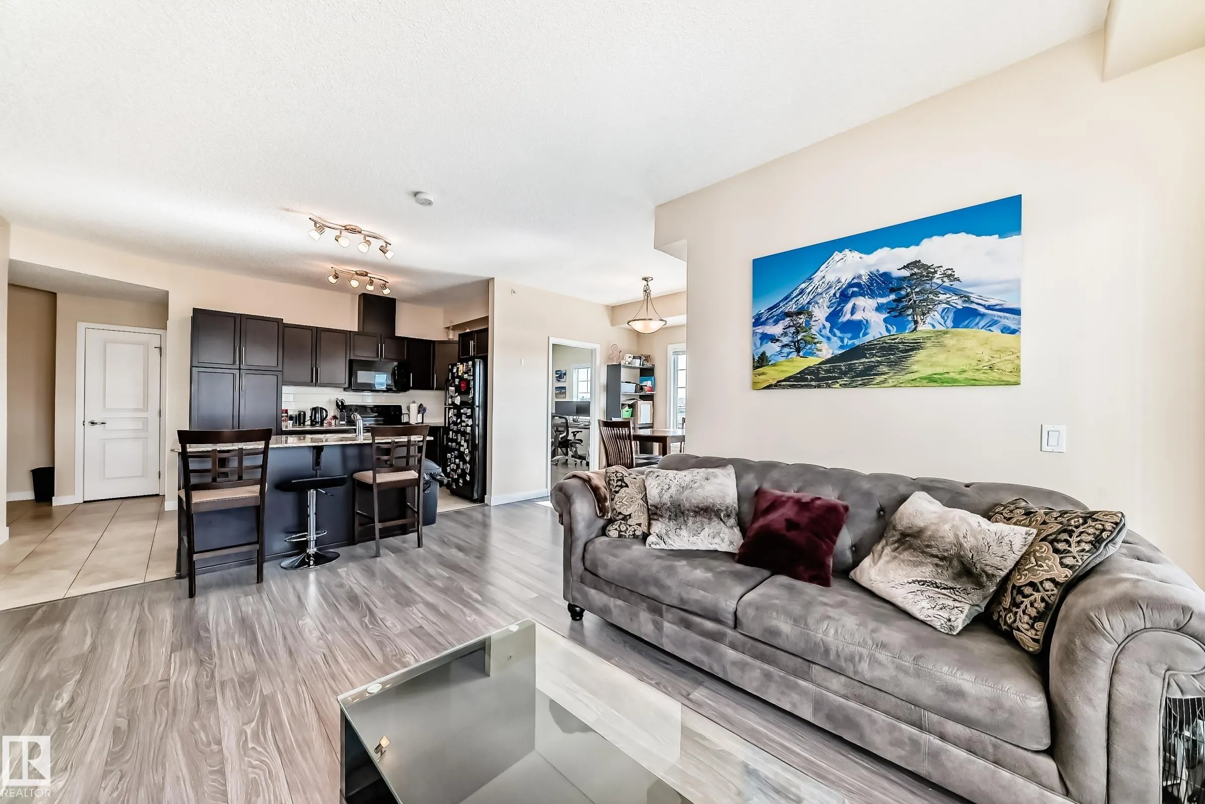 4 AUGUSTINE Crescent